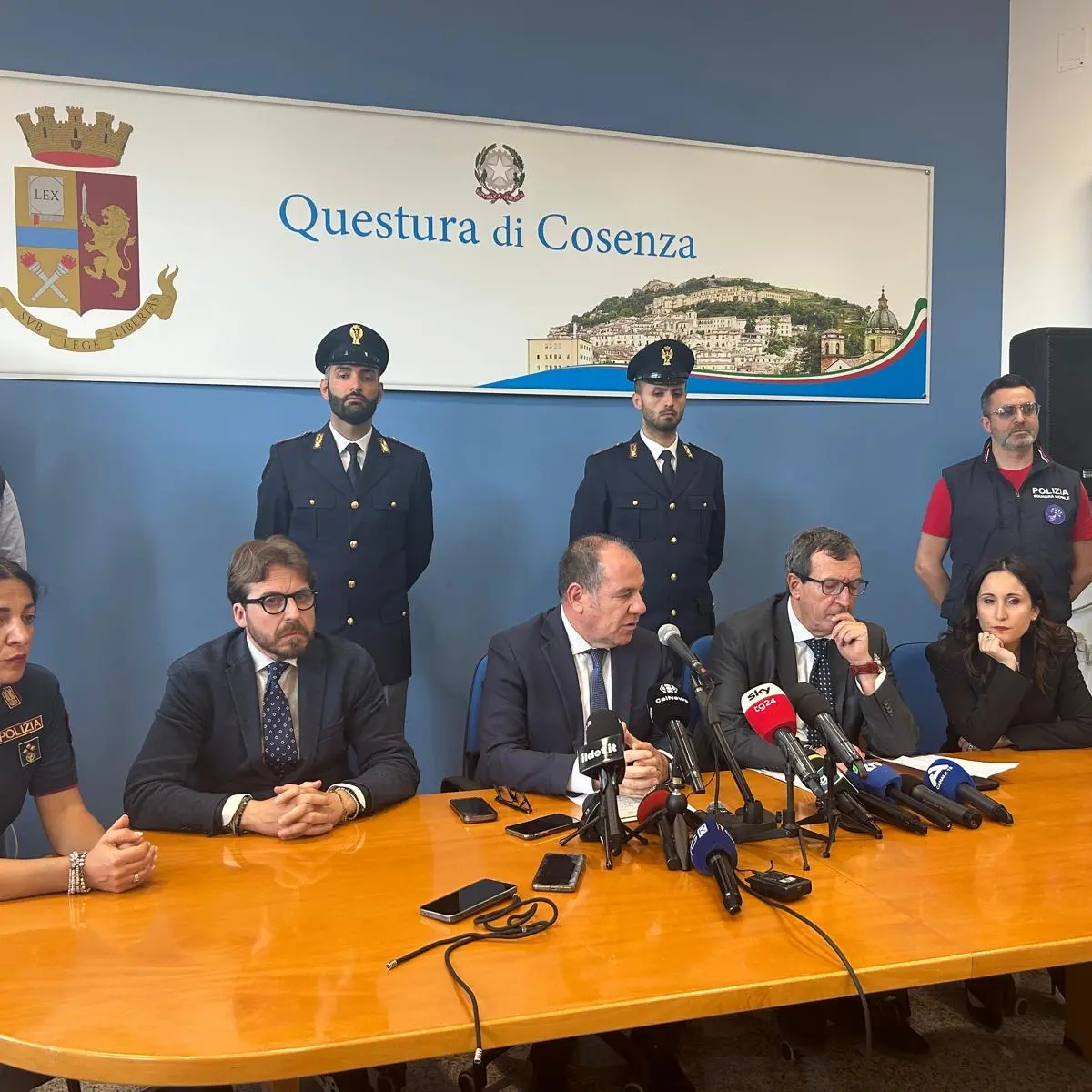 Strage di Amendolara, indagini lampo per ricostruire l’orrore: «In 30 anni mai vista una crudeltà simile»