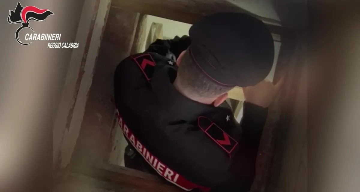Bunker con camera di fuga e cunicoli segreti ad Ardore, i carabinieri portano alla luce un labirintO\u00A0sotterraneo –\u00A0VIDEO\n