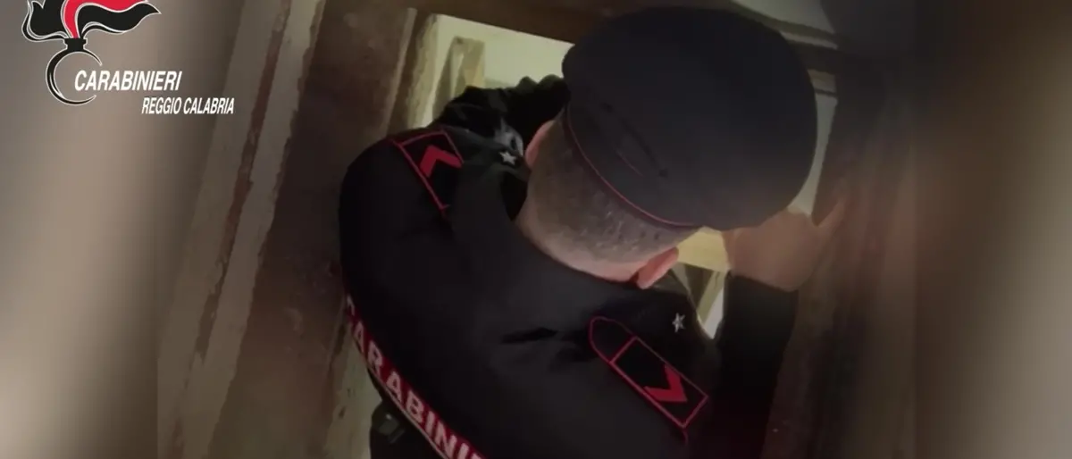 Bunker con camera di fuga e cunicoli segreti ad Ardore, i carabinieri portano alla luce un labirintO\u00A0sotterraneo –\u00A0VIDEO\n