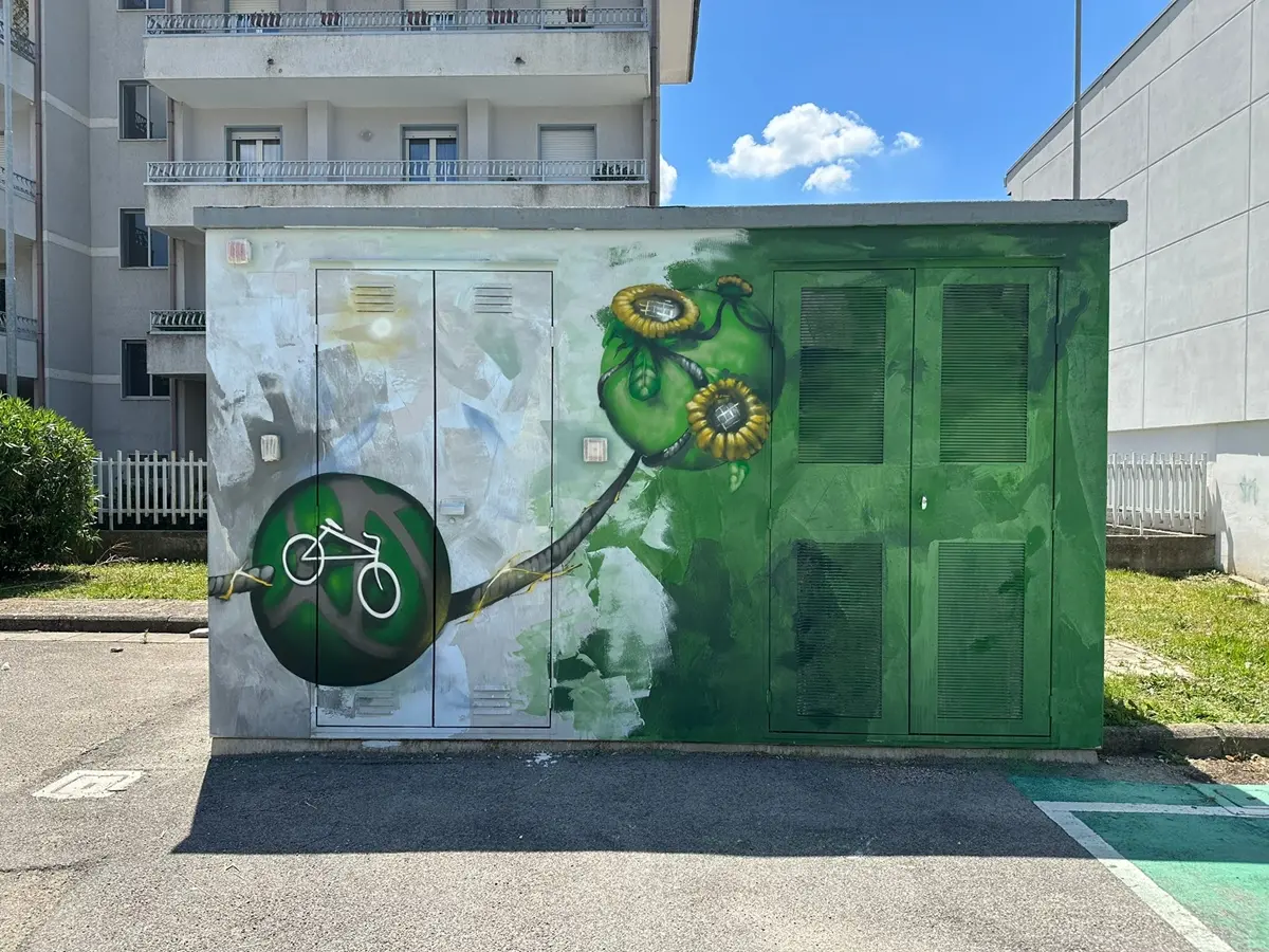 Dalla creatività degli studenti del liceo Artistico Preti-Frangipane di Reggio nasce un murale dedicato alla mobilità sostenibile\n