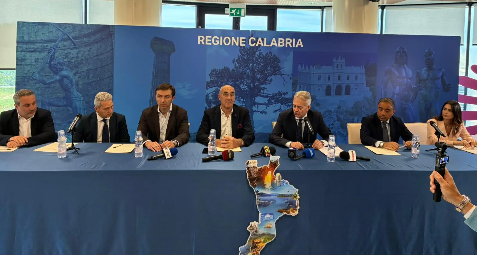 <p><span style=\"color:hsl(0, 75%, 60%);\">Merano WineFestival Calabria 2026</span>, quattro giorni tra vino, cultura e sapori nel cuore della Magna Grecia: il programma</p>