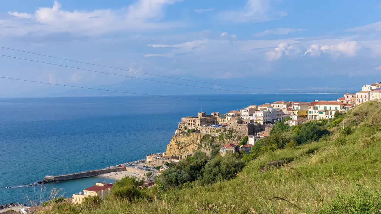 <p>Una veduta su Pizzo</p>\\n