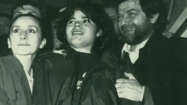 Cesare Casella con i genitori, foto Ansa