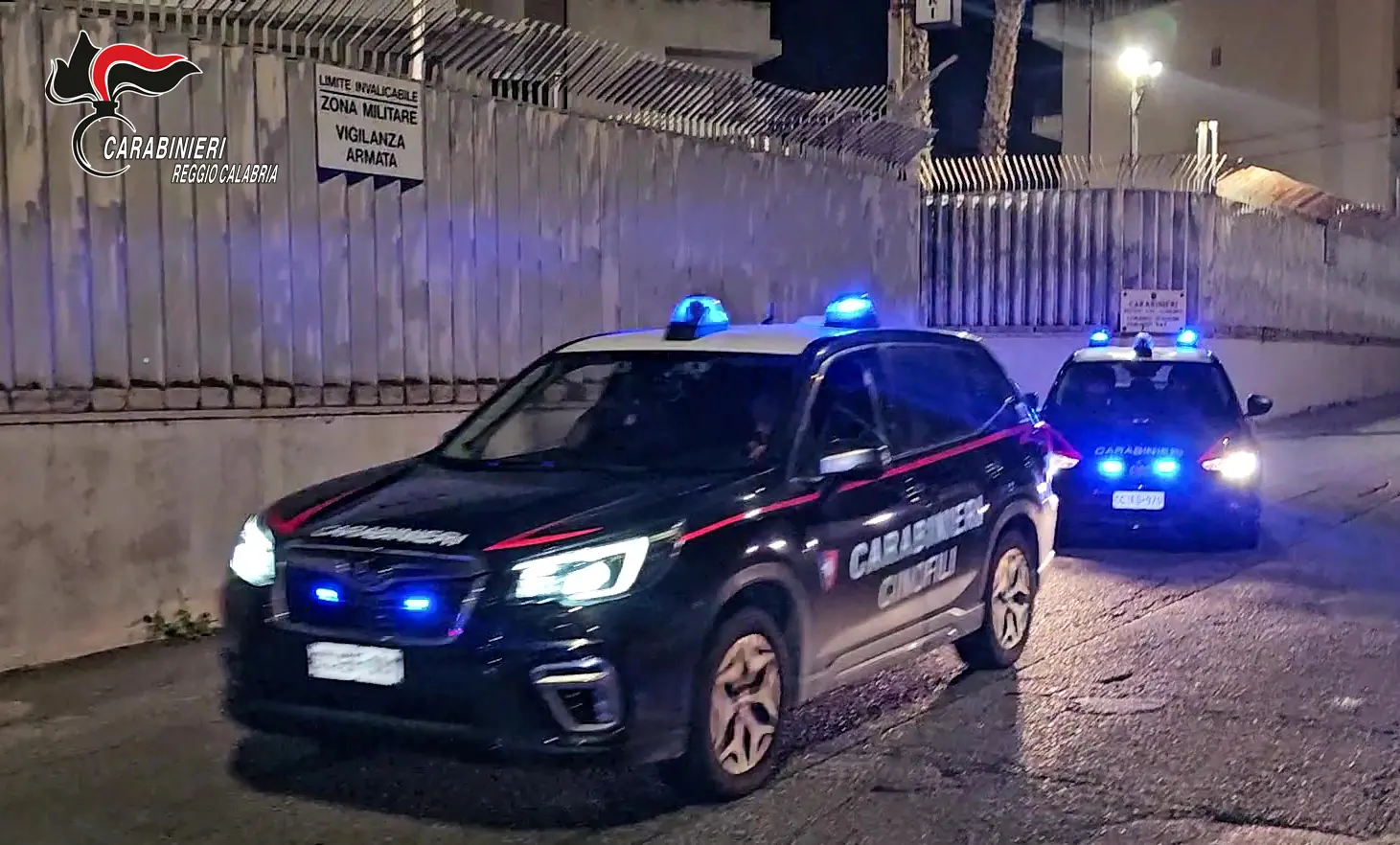 «Ci devi dare i soldi o\u00A0ti spacco le ossa, ti ammazziamo»: smantellata rete di spaccio nella Piana di Gioia Tauro gestita da padre e figlio, sei arresti\n