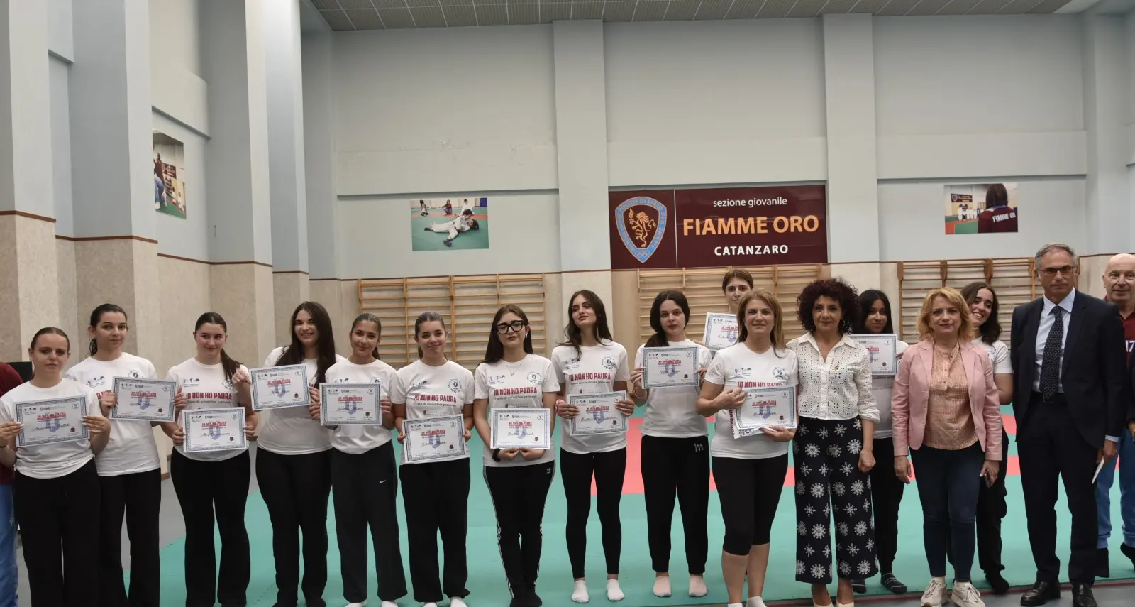 Crescere sicure, vivere libere: Polizia di Stato e Fidapa Catanzaro insieme per le donne di domani\n