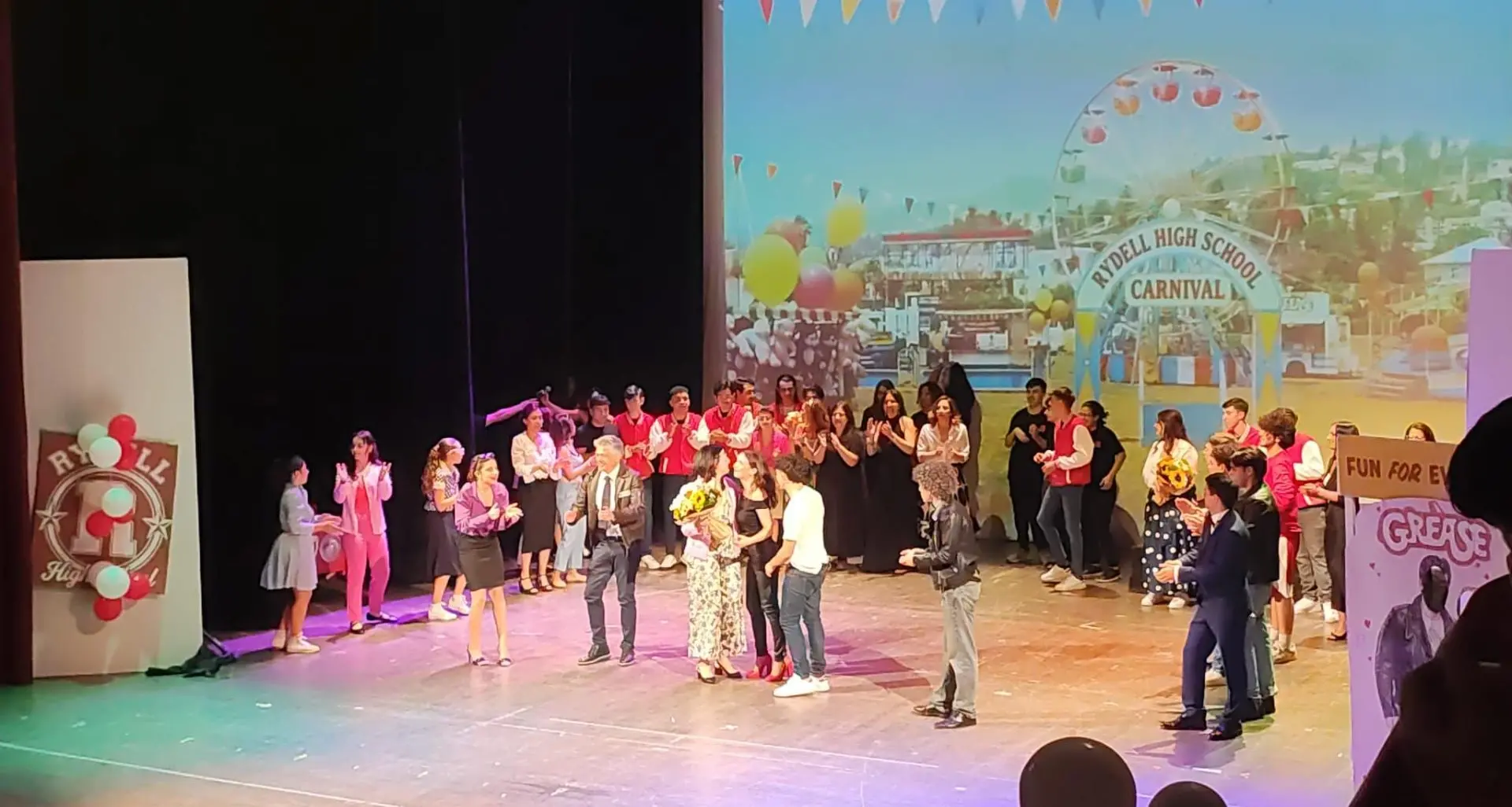 Reggio, standing ovation al Teatro Cilea per i protagonisti di \"Grease\" a cura dell’ITT Panella Vallauri\n