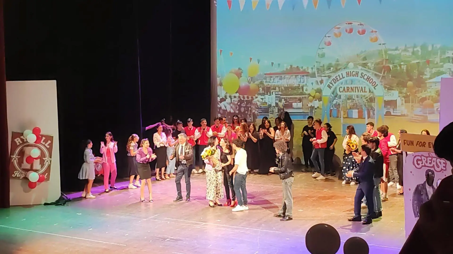 Reggio, standing ovation al Teatro Cilea per i protagonisti di \"Grease\" a cura dell’ITT Panella Vallauri\n