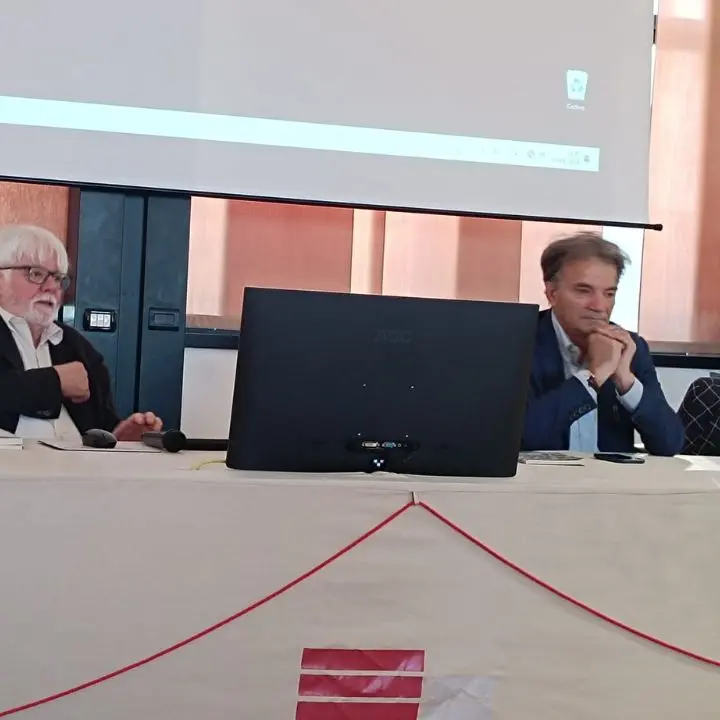 Da Brera a Minà, all’Unical Smorto racconta i “quattro Gianni”: quando il giornalismo cambiava il Paese (senza l’AI)\n