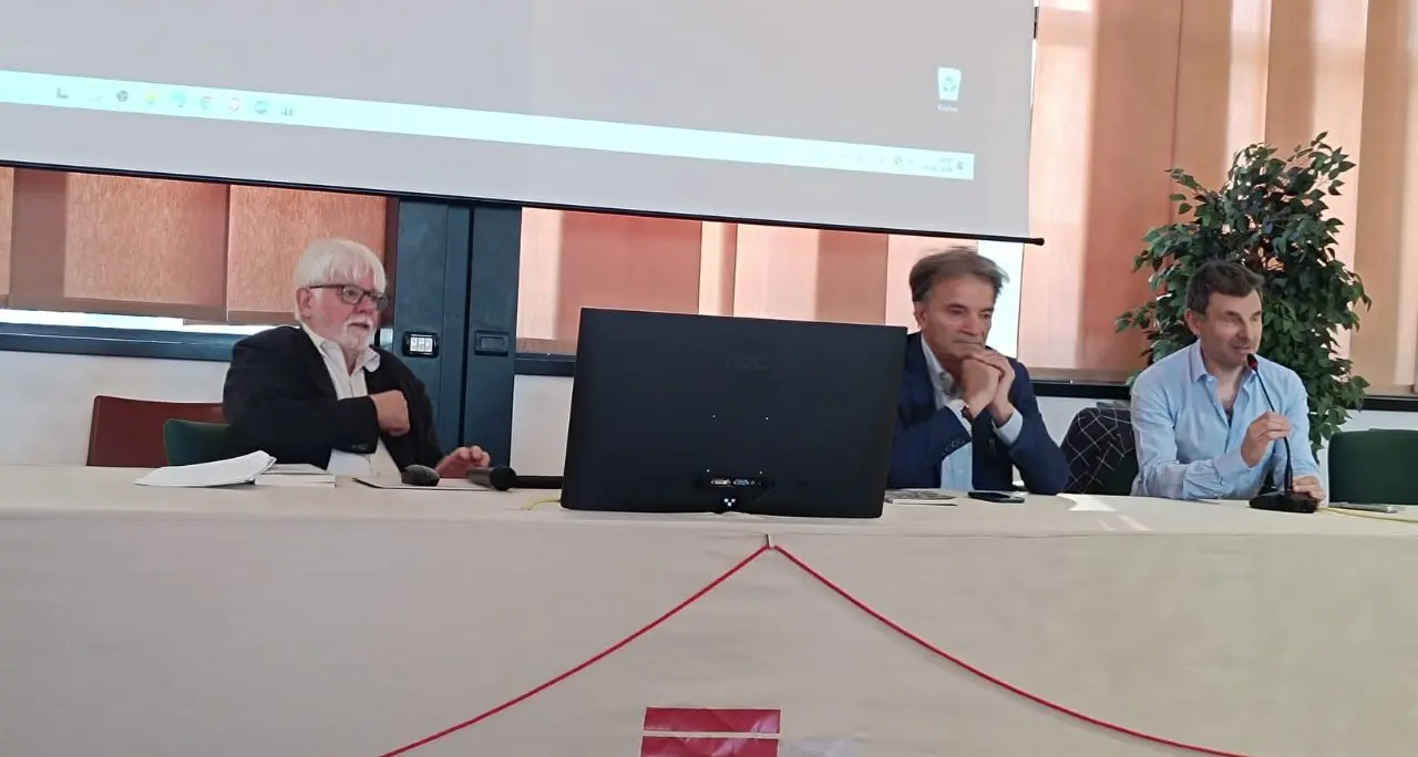 Da Brera a Minà, all’Unical Smorto racconta i “quattro Gianni”: quando il giornalismo cambiava il Paese (senza l’AI)\n