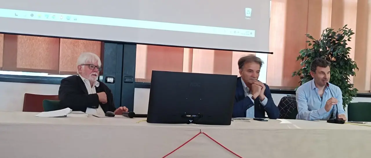 Da Brera a Minà, all’Unical Smorto racconta i “quattro Gianni”: quando il giornalismo cambiava il Paese (senza l’AI)\n