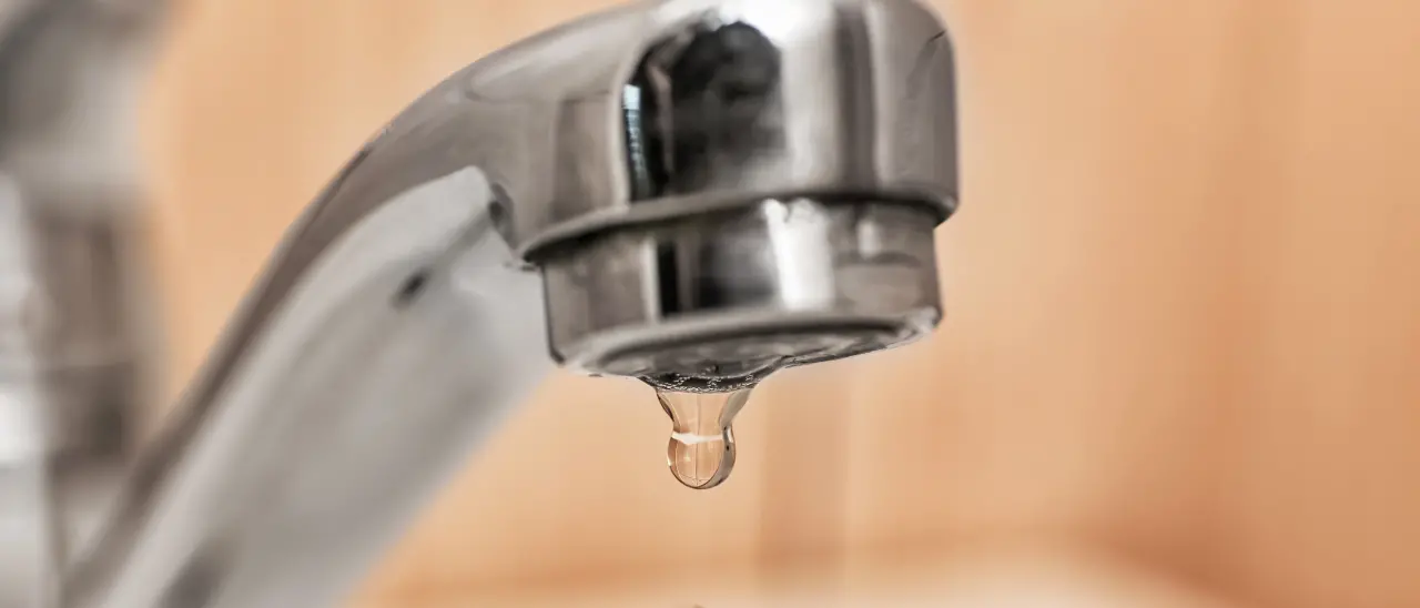 Vibo, dopo la grave crisi di maggio centro storico ancora senz’acqua: «Da\u00A0giorni rubinetti a secco, siamo disperati»\n