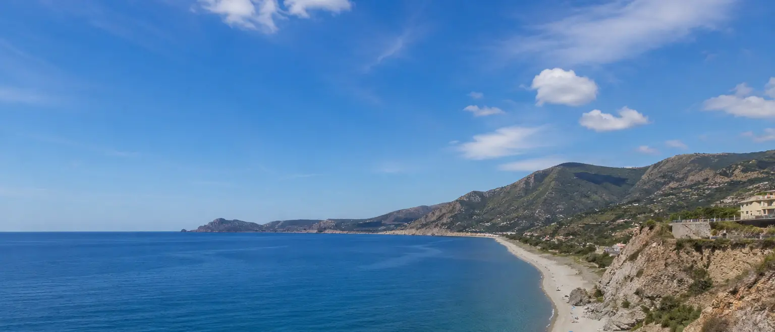 Weekend di sole e\u00A0caldo (fino a 31 gradi): la Calabria si gode il primo vero assaggio d’estate