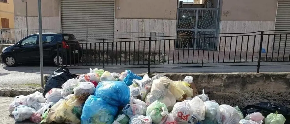 Reggio, residenti sul viale Europa: «Emergenza rifiuti, ratti e\u00A0marciapiedi impraticabili anche su controviale di via Sbarre Superiori e via Antonino Candido»\n