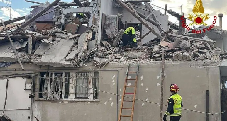 Dramma a Porto Sant'Elpidio, palazzina distrutta da una possibile fuga di gas: un morto\n