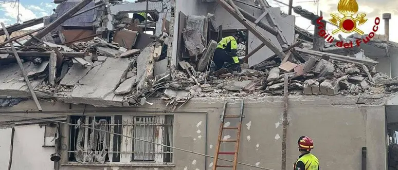 Dramma a Porto Sant'Elpidio, palazzina distrutta da una possibile fuga di gas: un morto\n