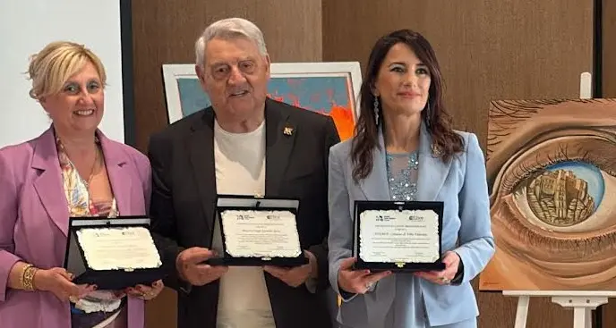 Il Premio Eccellenze Mediterranee alla preside Mariarosaria Russo\n