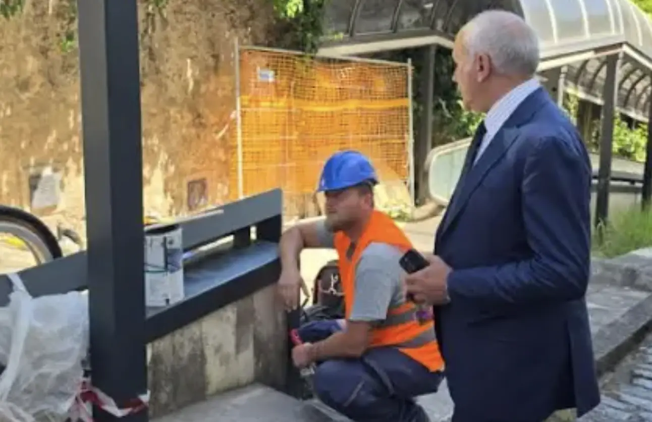 Scale mobili a Cosenza Vecchia, il Comitato Piazza Spirito Santo: «Bene la ripresa dei lavori, aspettiamo\u00A0ancora risposte»\n