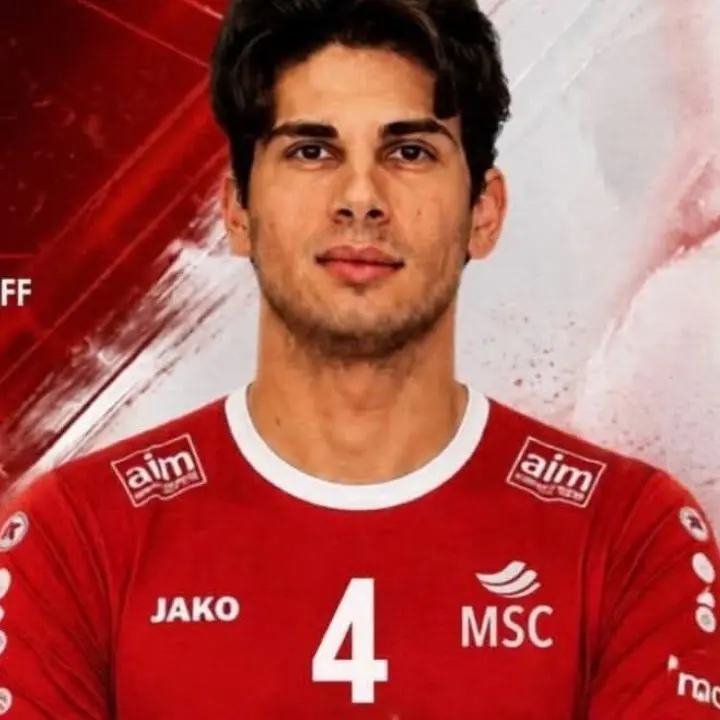 Pallavolo, un vibonese sarà protagonista nella Serie A tedesca: Umberto Sorrenti nuovo schiacciatore del Moerser Sc\n