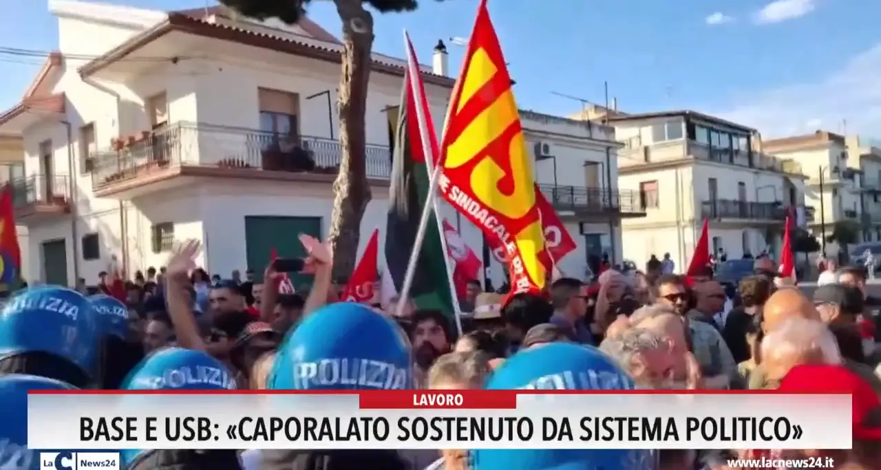 La Base e Usb: «Caporalato sostenuto dal sistema politico»