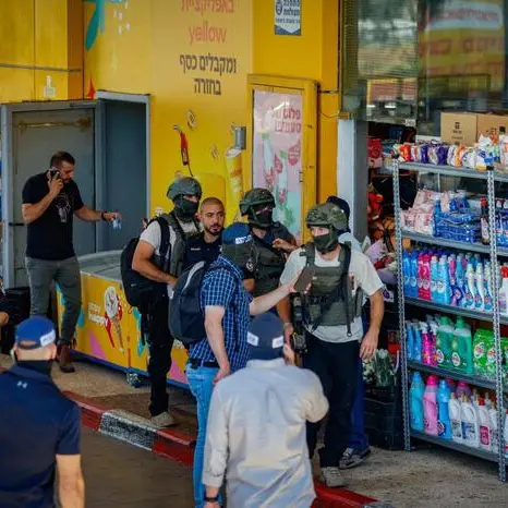 Sparatoria a nord di Tel Aviv: un morto e cinque feriti.\u00A0 Neutralizzati i due attentatori:\u00A0«È terrorismo»\n