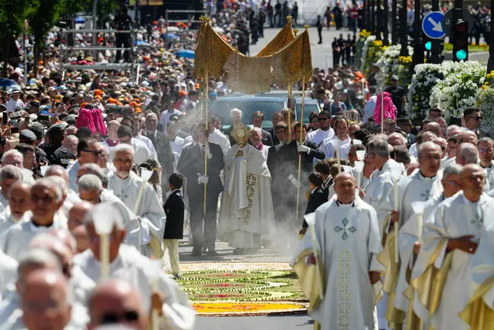 Papa Leone XIV a Madrid, più\u00A0un milione di fedeli in\u00A0Plaza de Cibeles: «La fede ci unisce oltre ogni divisione»\n