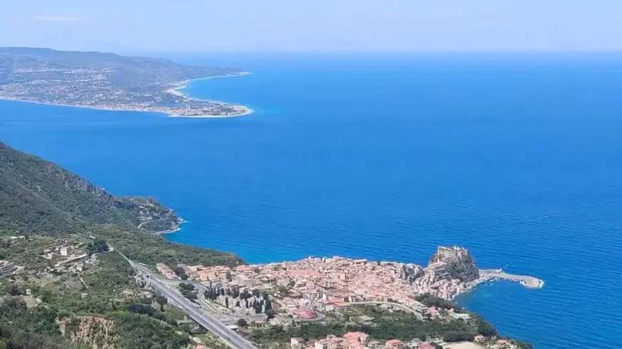 Favazzina, dentro il progetto Edison: la sfida che divide la Costa Viola tra energia, paesaggio e fragilità del territorio\n