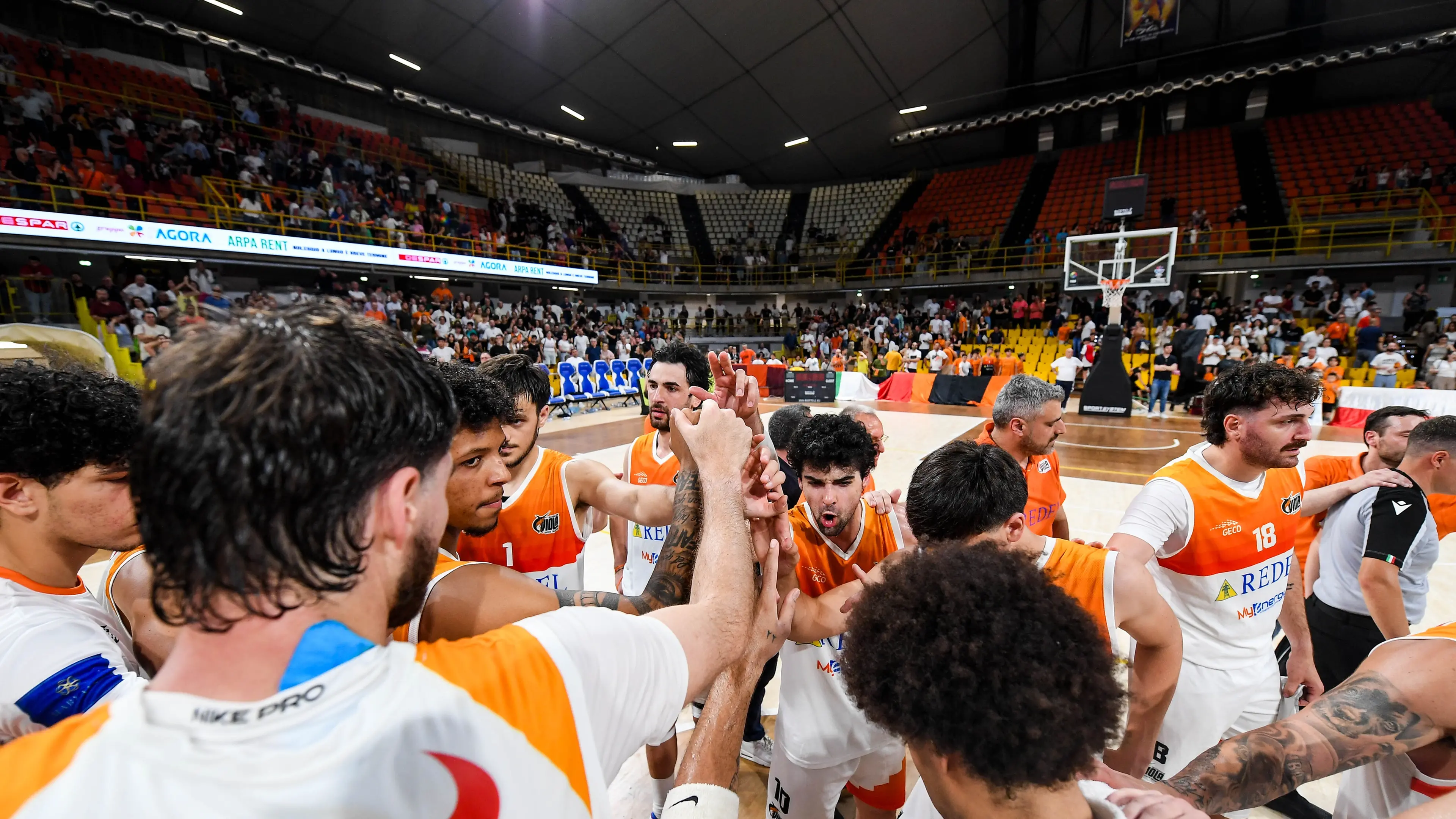 Beffa sulla sirena per la Viola: Duranti gela il PalaCalafiore, Avellino passa 71-69\n