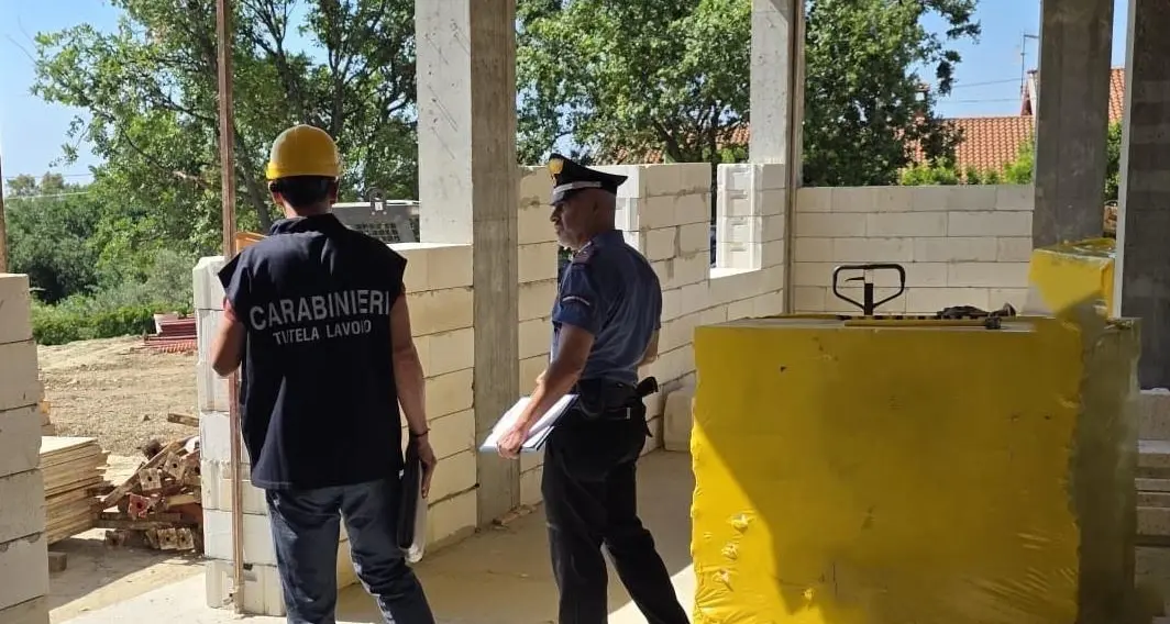 Lavoratori in nero e nessun contratto di subappalto: due titolari di imprese edili multati e diffidati