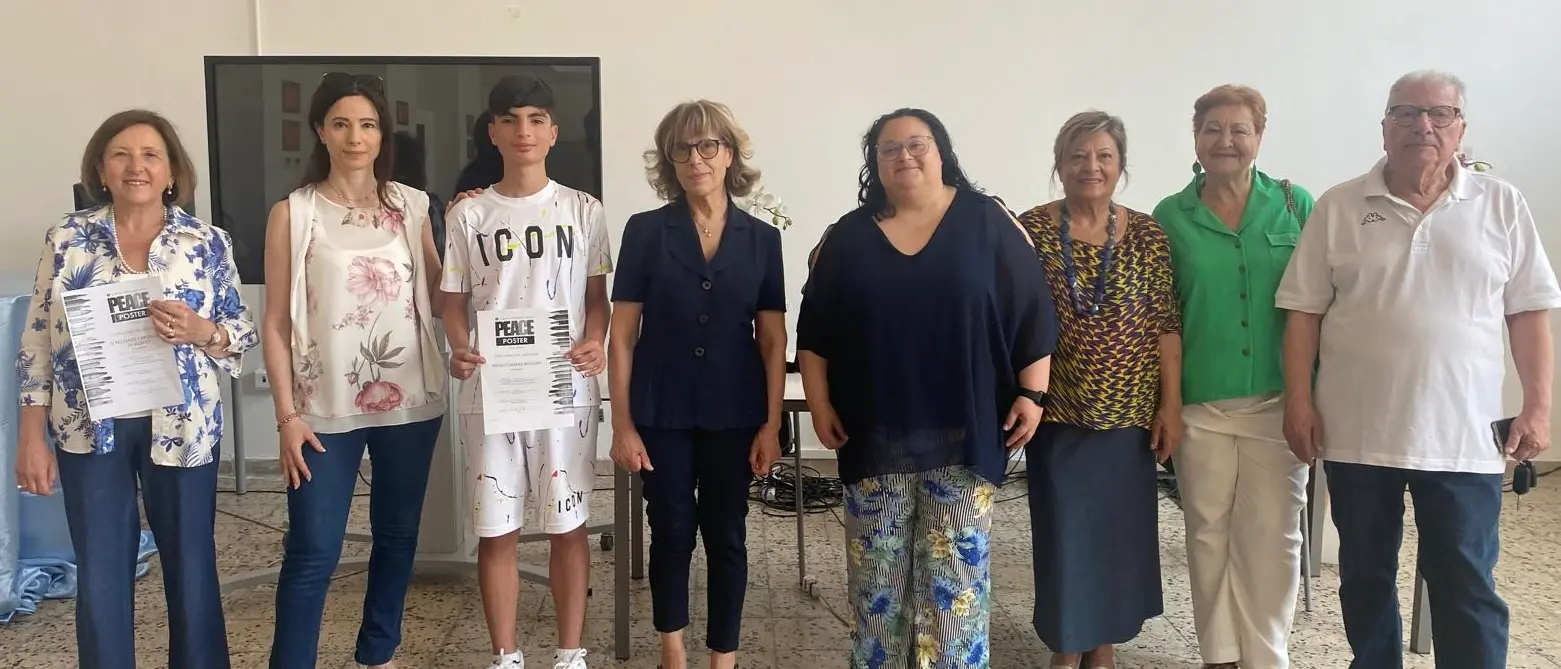 “Un poster per la pace”: il Lions Club di Locri premia la creatività degli studenti\n