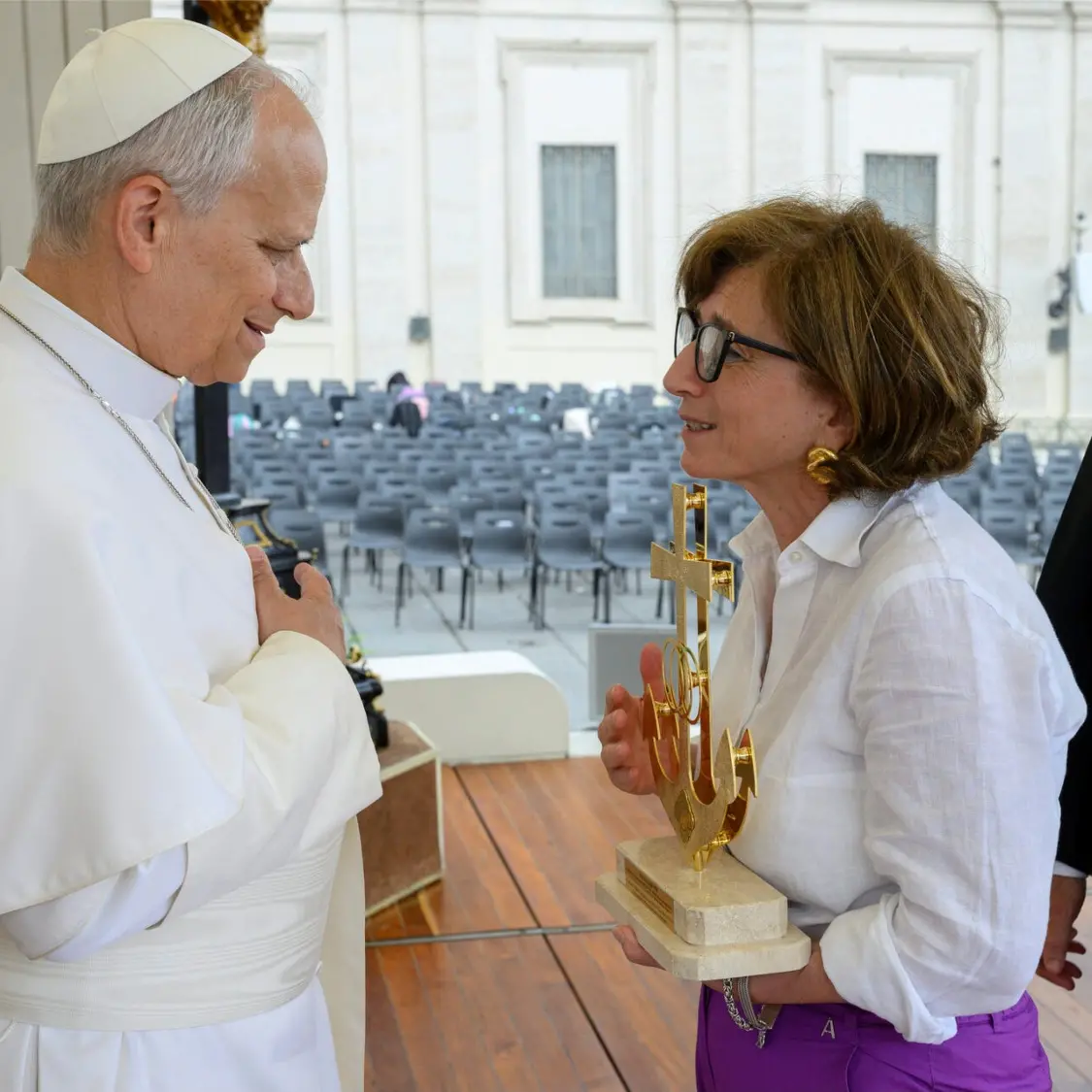 Papa Leone XIV benedice l’opera realizzata dal Liceo artistico di San Giovanni in Fiore insieme a Michele Affidato\n