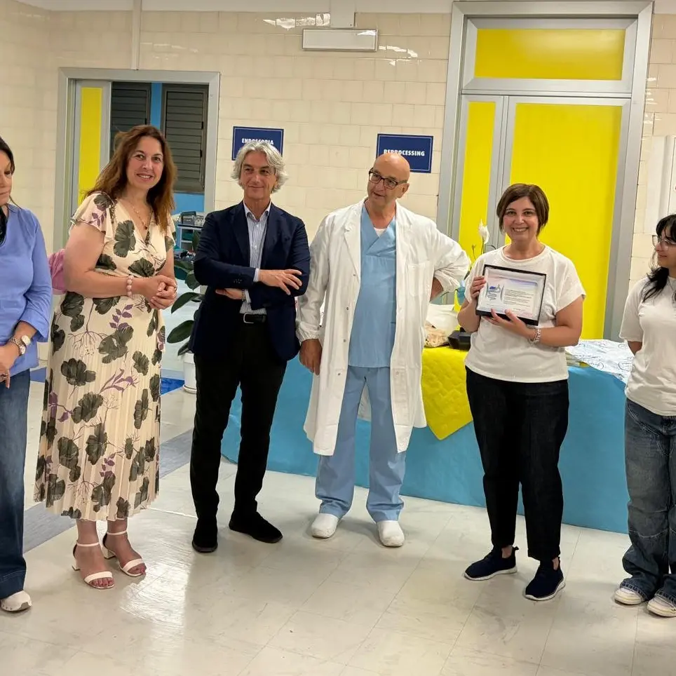 Arte e luogo di cura si incontrano: il Liceo Artistico Silvio Lopiano dona tre opere all’Ospedale di Cetraro\n