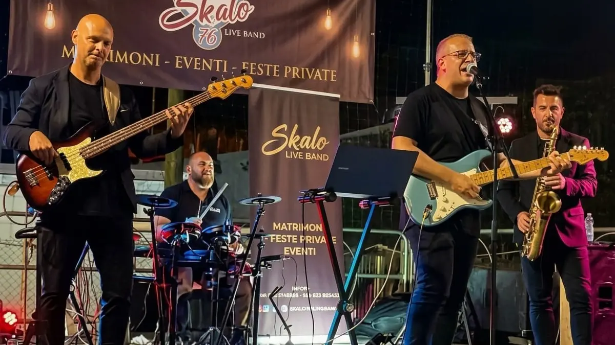 <p>La Skalo76 Live Band</p>\\n