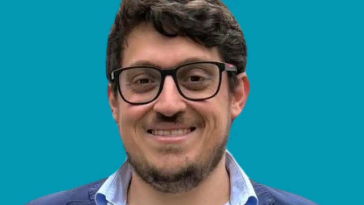 Chi ha ucciso la politica? Emanuele Cristelli a Siderno per discutere di crisi della rappresentanza e futuro della democrazia\n