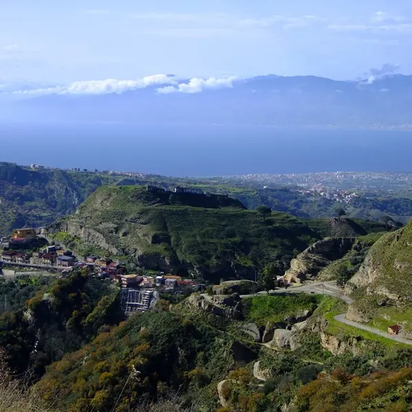 Arte, archeologia e gusto: la Pro Loco di Calanna inaugura l'estate con due eventi tra cultura e territorio\n