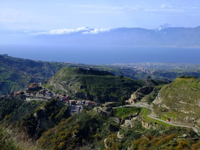 Arte, archeologia e gusto: la Pro Loco di Calanna inaugura l'estate con due eventi tra cultura e territorio\n