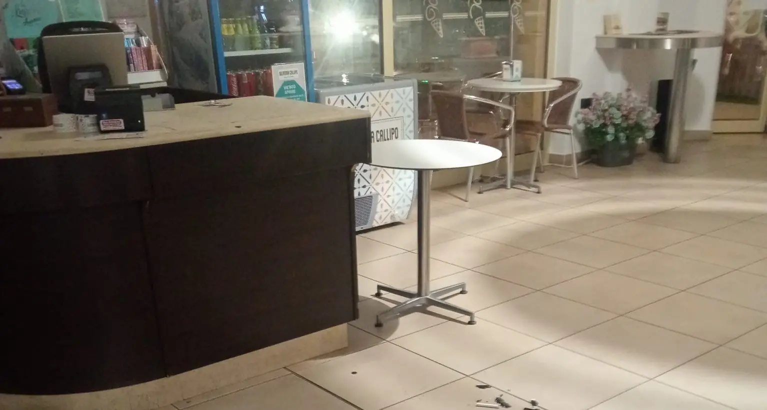 <p><span style=\"color:hsl(0, 75%, 60%);\">Furto con scasso</span> alla Gelateria Callipo di Pizzo, sottratta nella notte la cassa automatica</p>