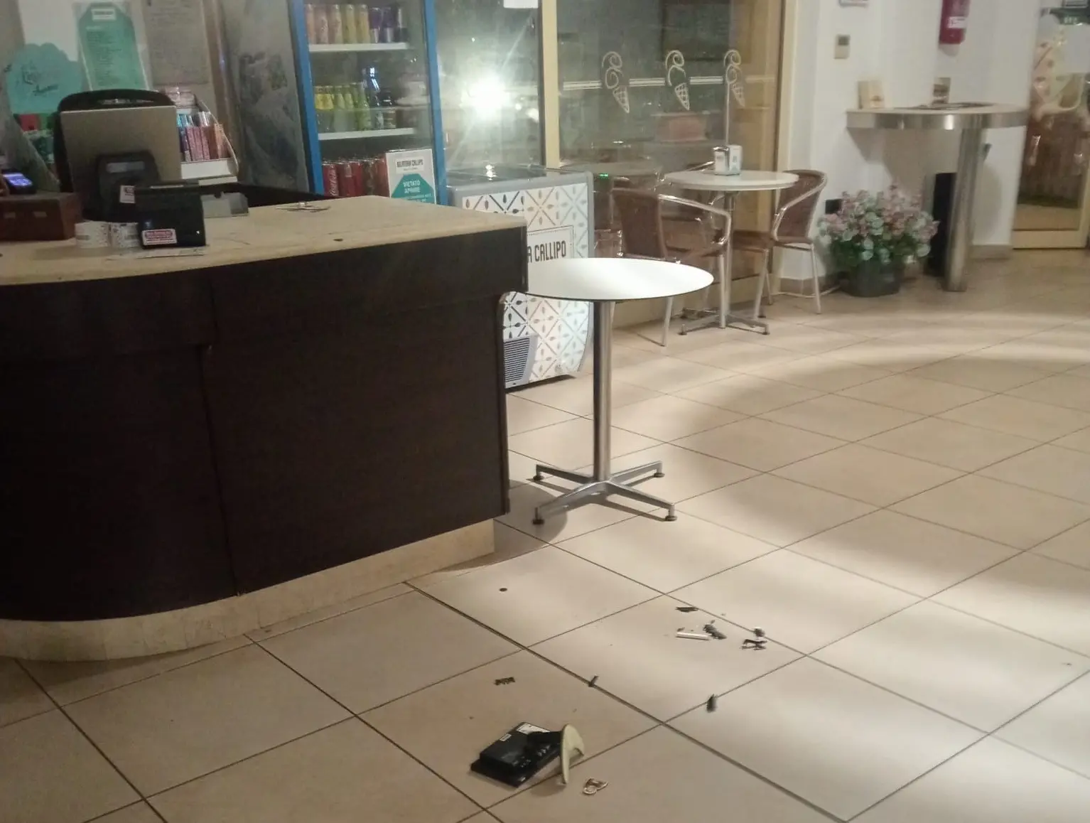 Furto con scasso alla Gelateria Callipo di Pizzo, sottratta nella notte la cassa automatica\n