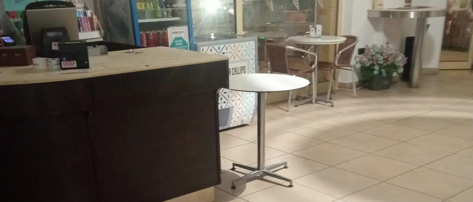 Furto con scasso alla Gelateria Callipo di Pizzo, sottratta nella notte la cassa automatica\n