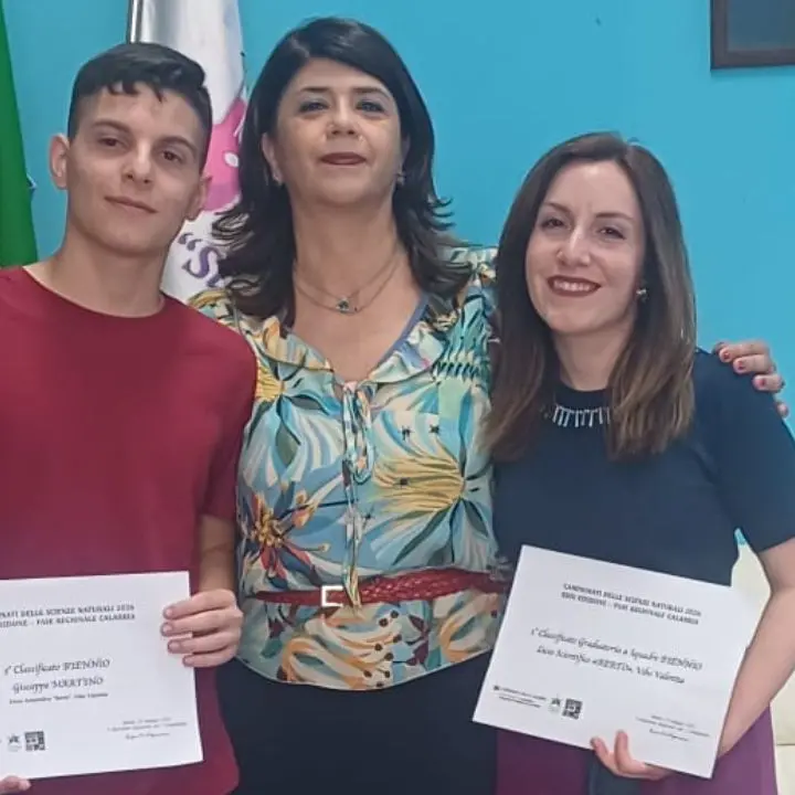 Il Liceo Berto di Vibo brilla ai Campionati di Scienze naturali: primi nella\u00A0competizione a squadre,\u00A0terzo posto per Giuseppe Martino