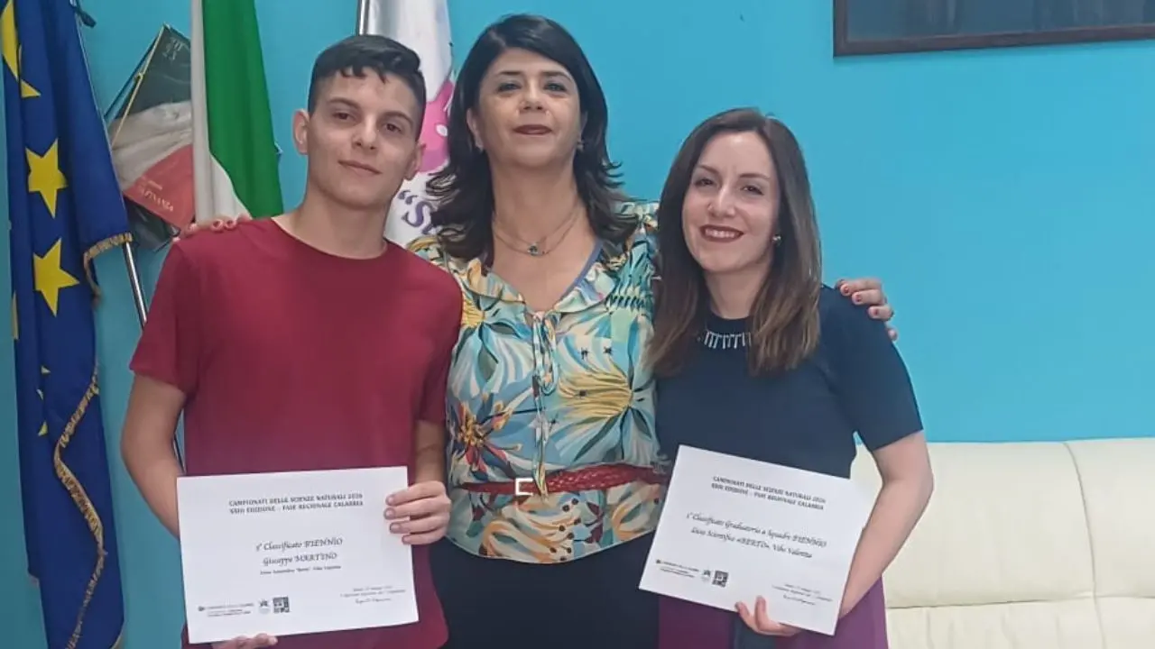 Il Liceo Berto di Vibo brilla ai Campionati di Scienze naturali: primi nella\u00A0competizione a squadre,\u00A0terzo posto per Giuseppe Martino