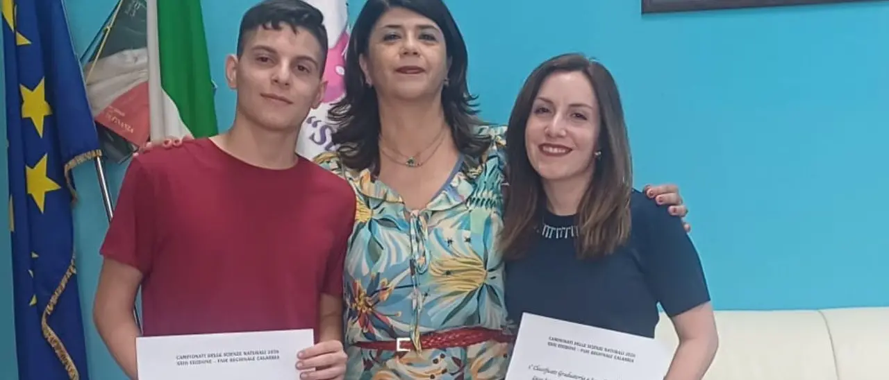 Il Liceo Berto di Vibo brilla ai Campionati di Scienze naturali: primi nella\u00A0competizione a squadre,\u00A0terzo posto per Giuseppe Martino