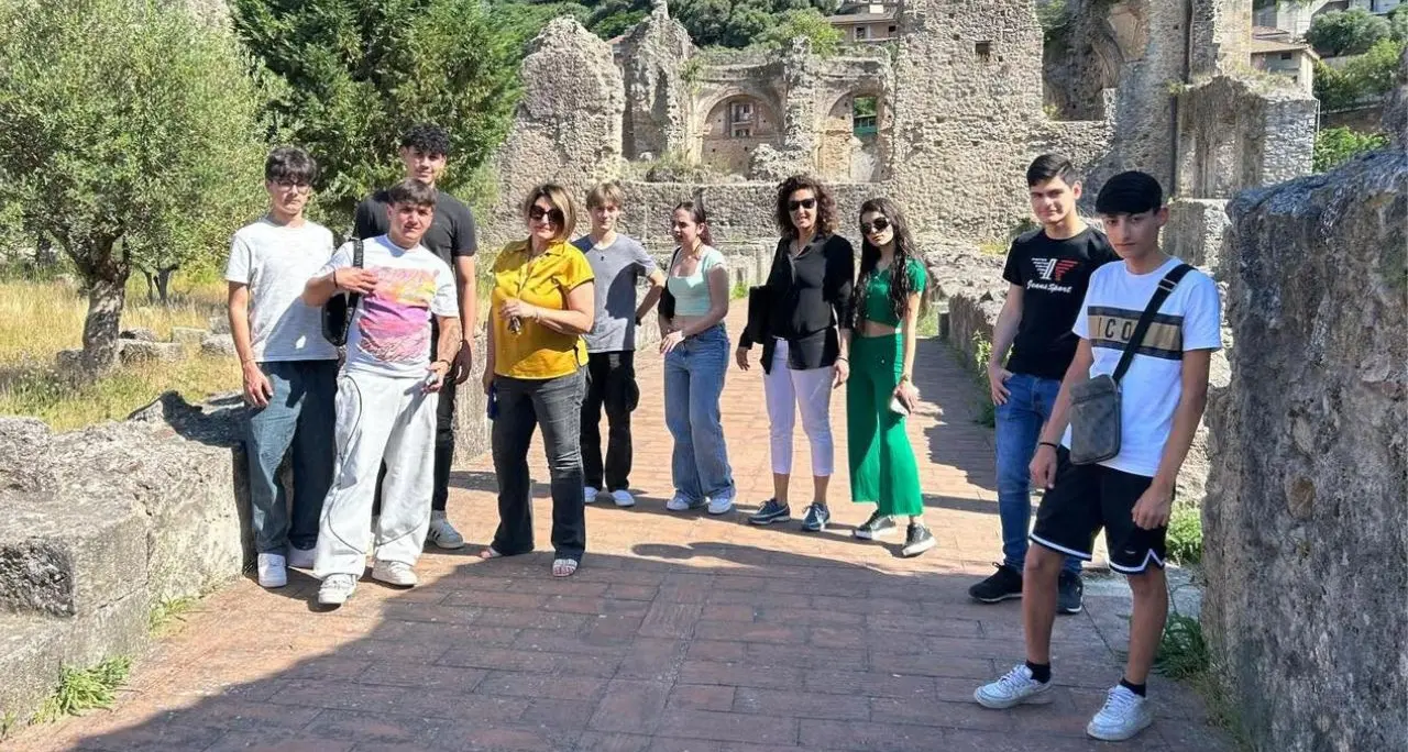 Soriano, gli studenti del Liceo Scientifico visitano il Polo Museale. Daffinà: «Rientra nel Progetto Poc, indirizzando gli studenti a scelte consapevoli»\n