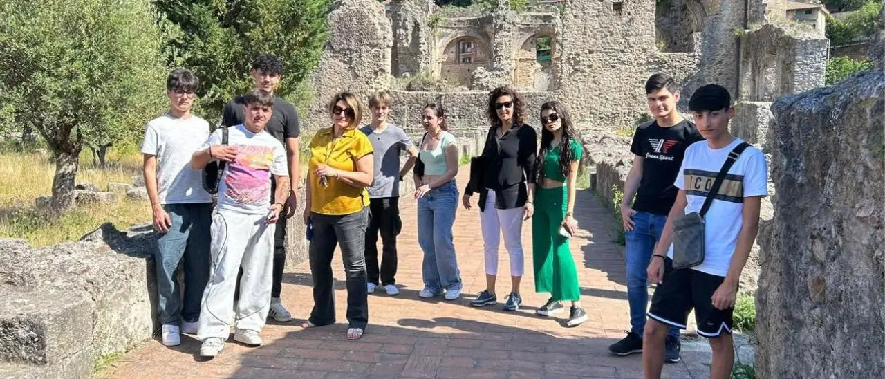 Soriano, gli studenti del Liceo Scientifico visitano il Polo Museale. Daffinà: «Rientra nel Progetto Poc, indirizzando gli studenti a scelte consapevoli»\n