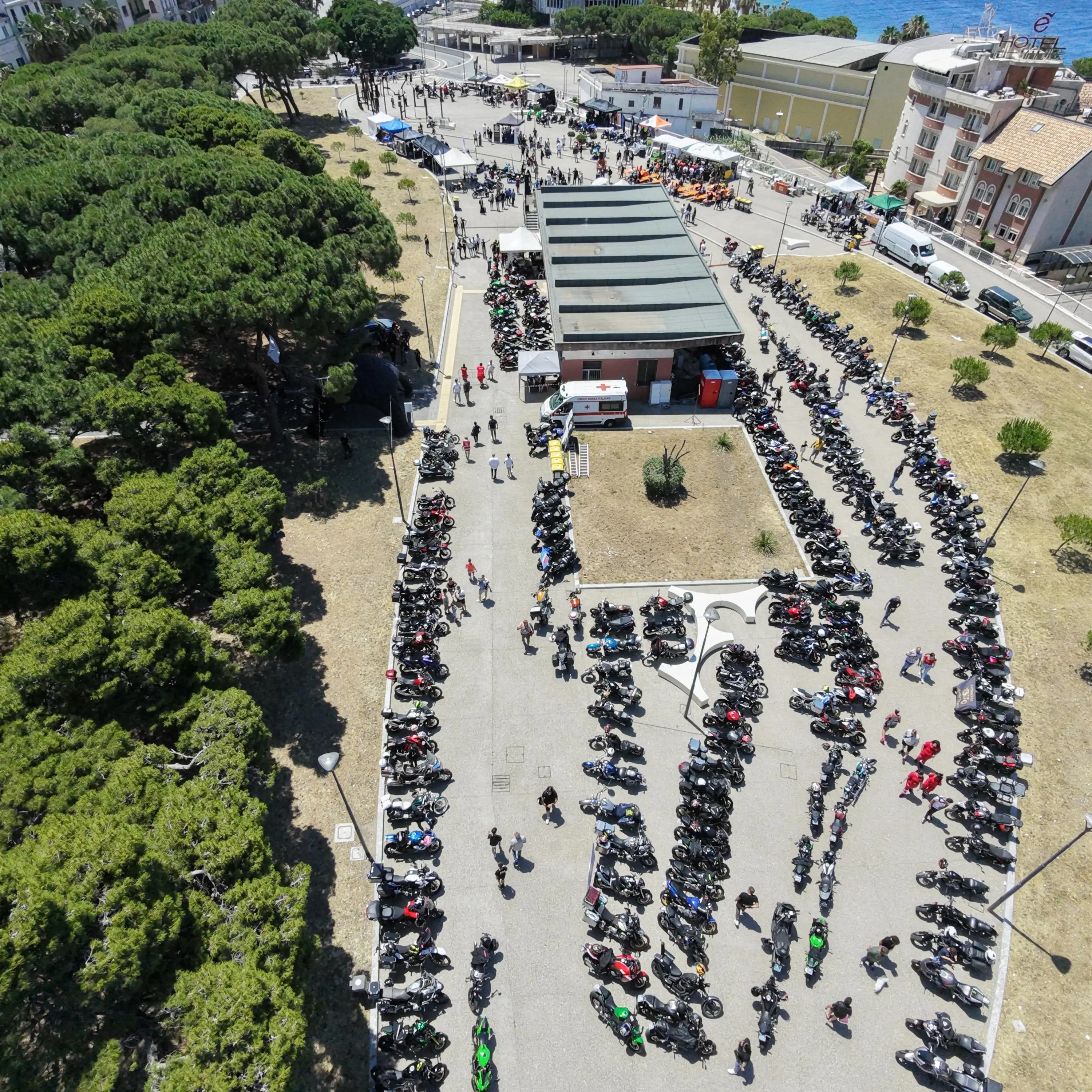A Reggio\u00A0oltre 1.500 moto e migliaia di appassionati da tutto il Sud Italia per il 1° Motoraduno cittadino\n