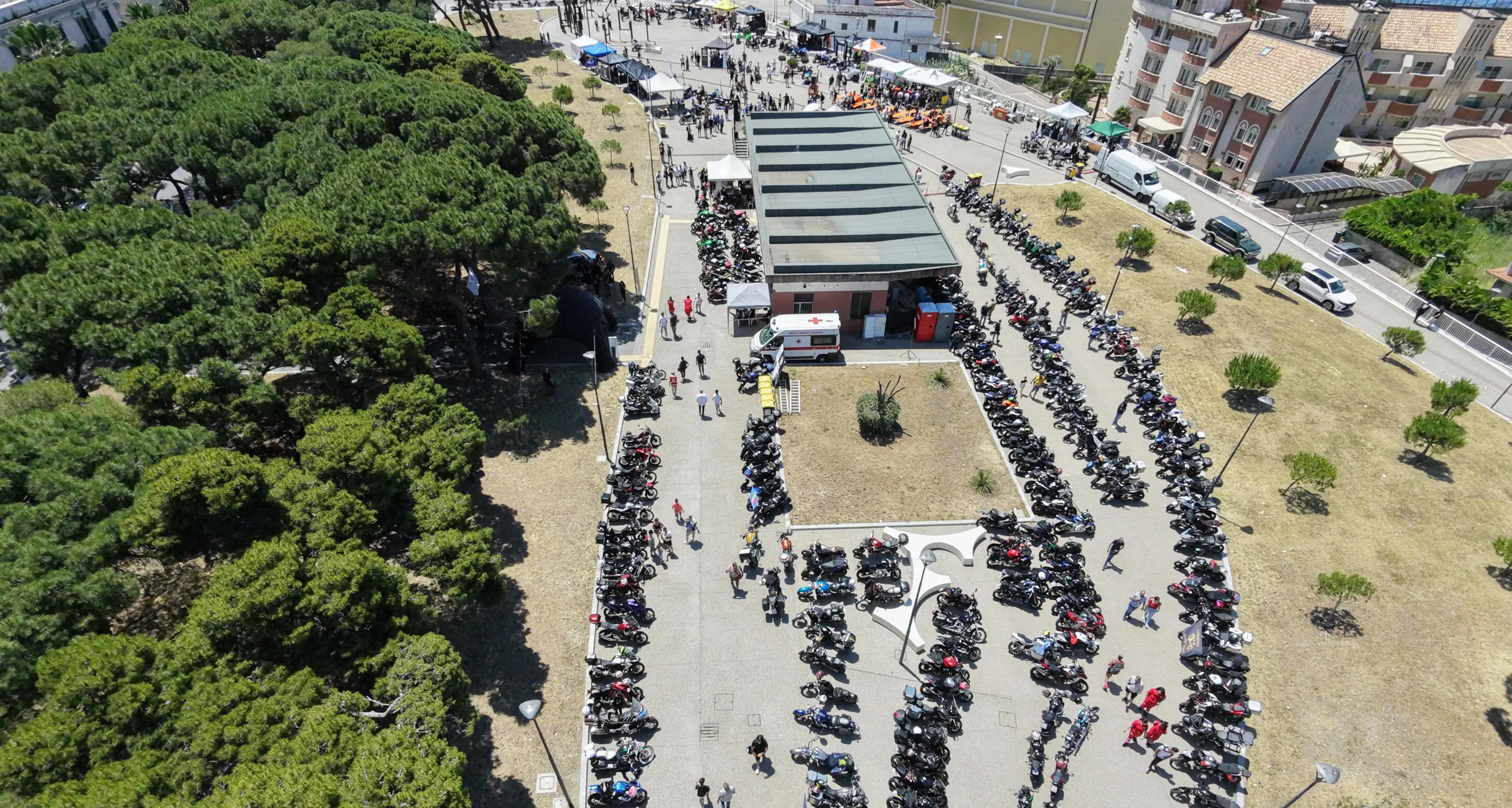 A Reggio\u00A0oltre 1.500 moto e migliaia di appassionati da tutto il Sud Italia per il 1° Motoraduno cittadino\n