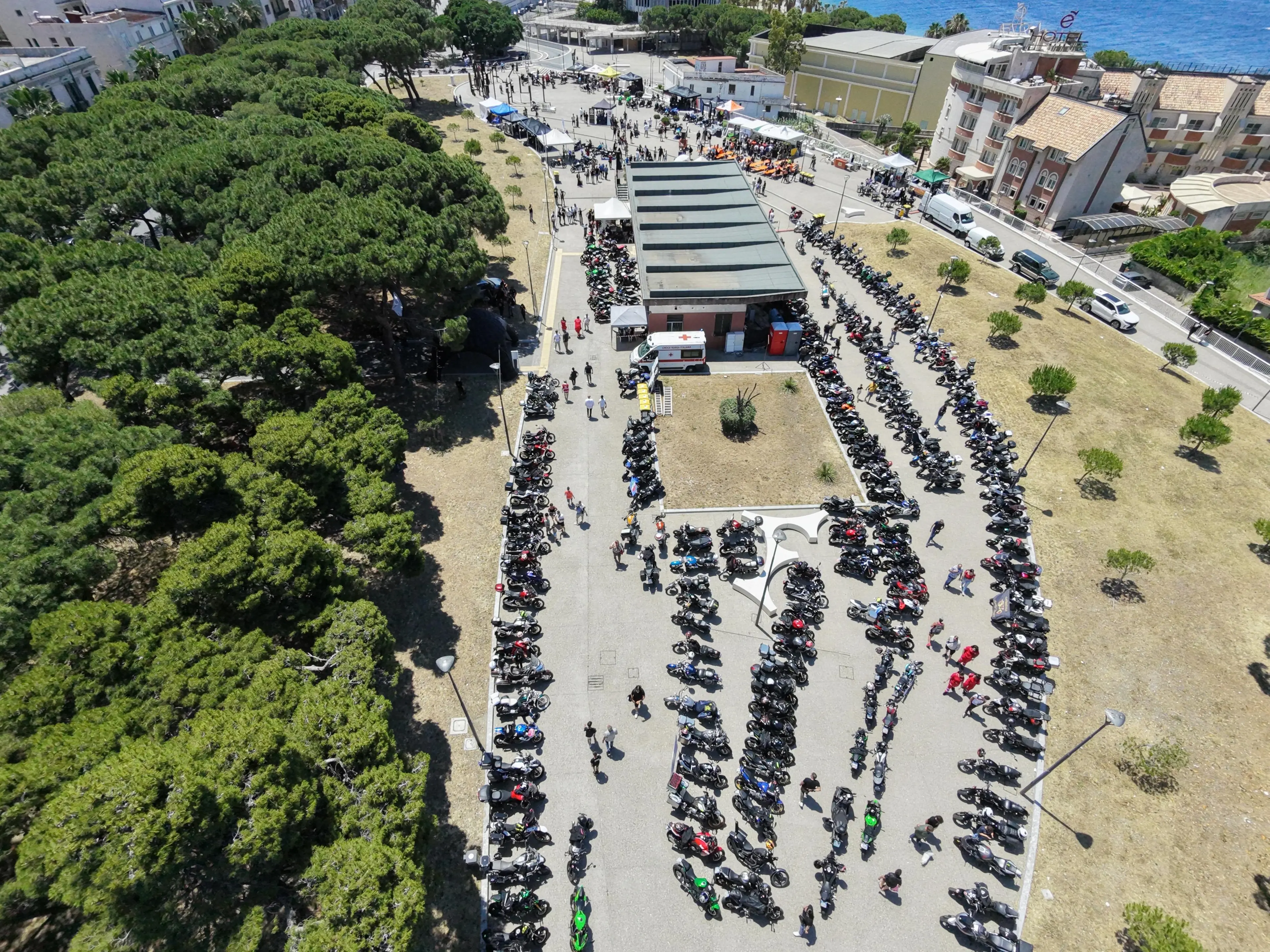 A Reggio\u00A0oltre 1.500 moto e migliaia di appassionati da tutto il Sud Italia per il 1° Motoraduno cittadino\n