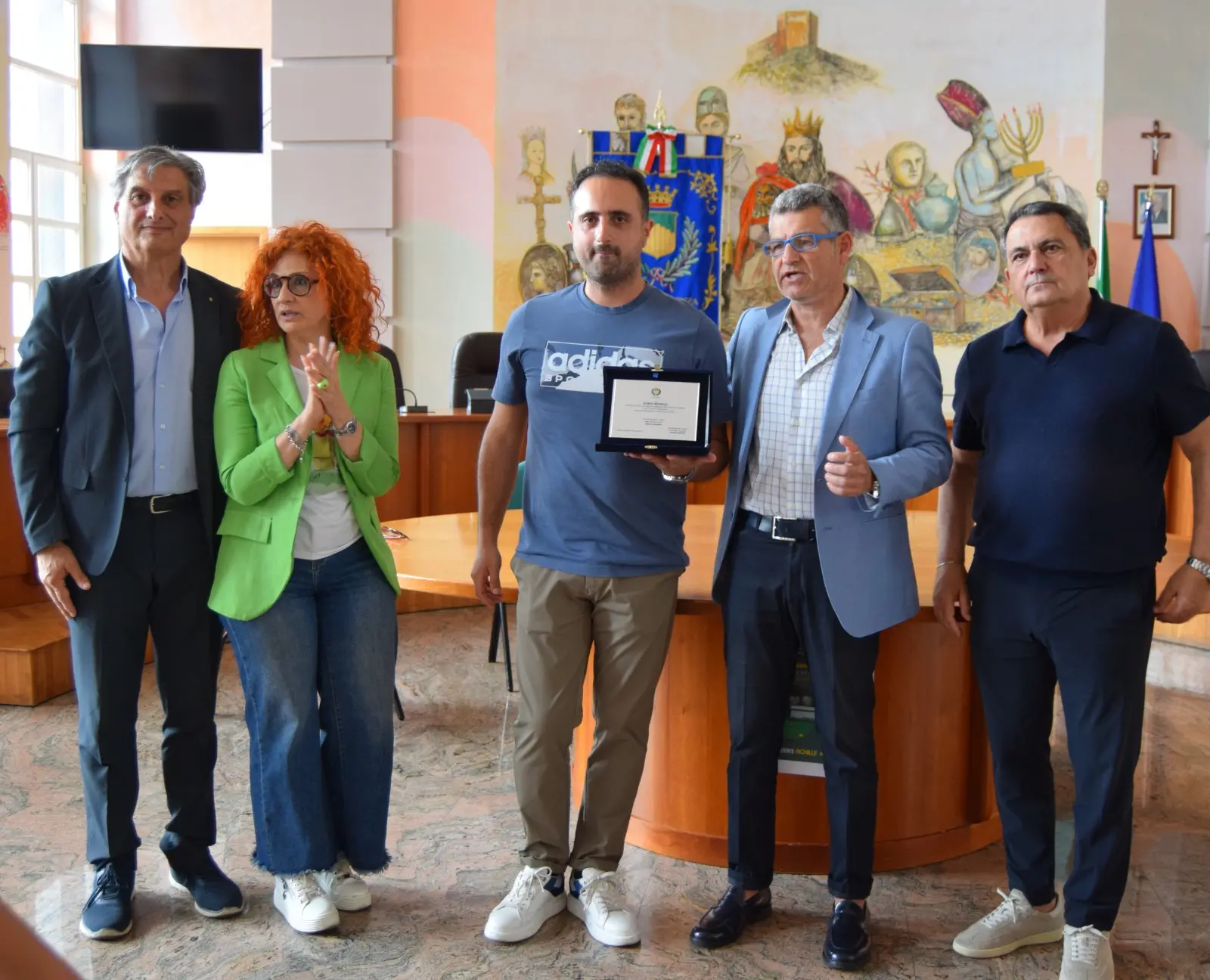 Cosenza celebra Achille Mignolo: riconoscimento a Palazzo dei Bruzi per il campione del biliardo italiano\n