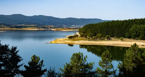 Lago Cecita, via libera alla navigazione: la Sila apre agli sport acquatici ecosostenibili\n