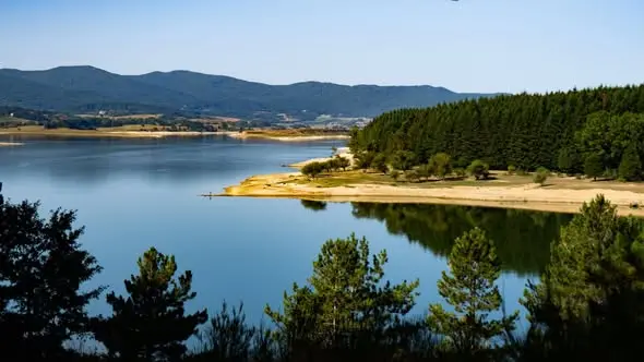 Lago Cecita, via libera alla navigazione: la Sila apre agli sport acquatici ecosostenibili\n