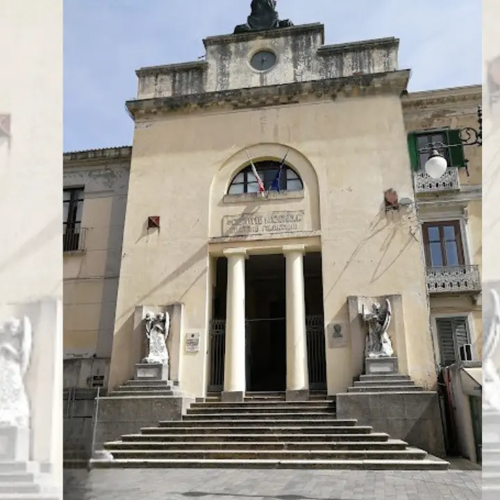 Vibo, i Rotary cittadini donano un corrimano per migliorare l’accesso al Santuario di Santa Maria degli Angeli\n